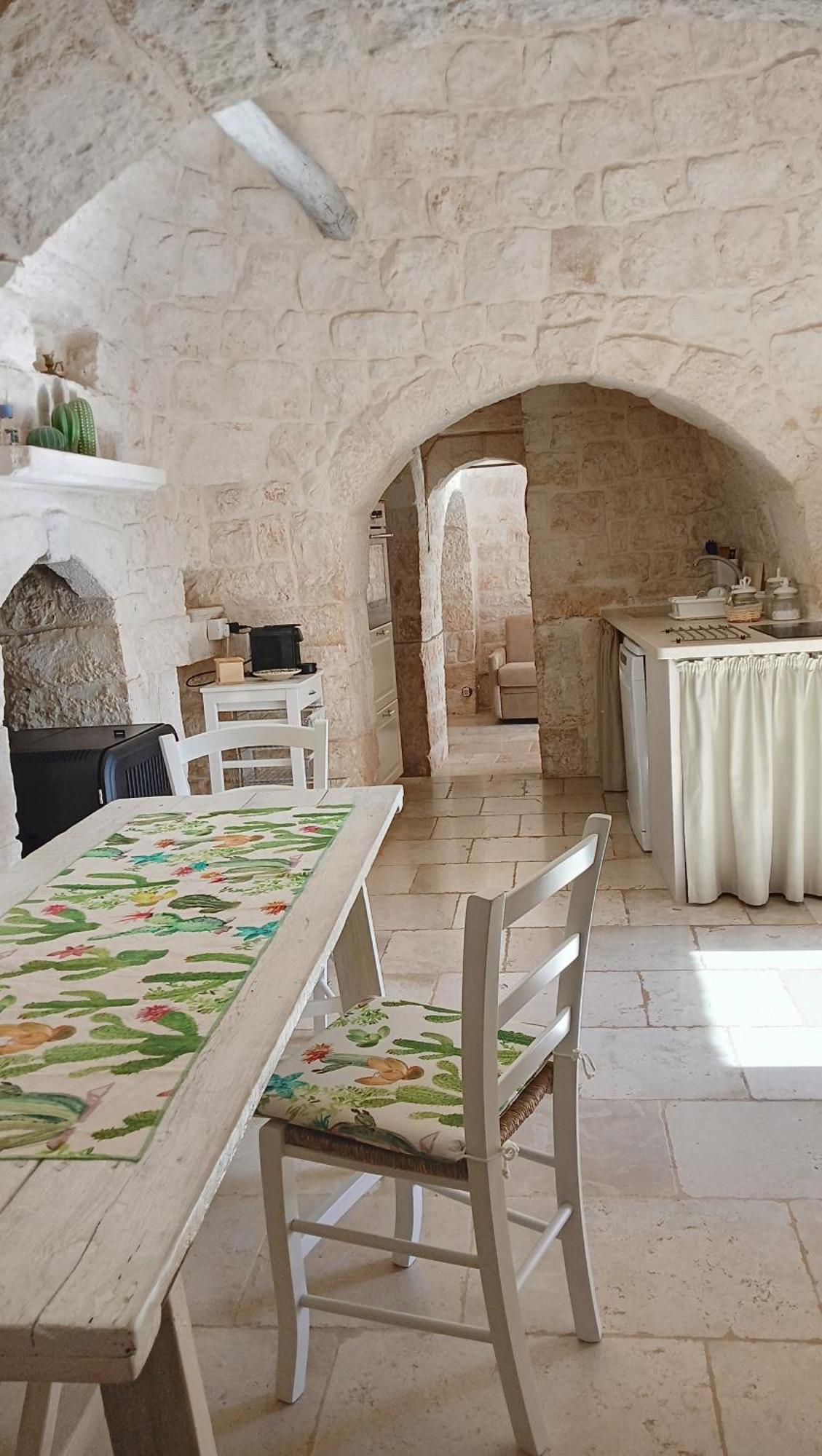 Trullo Bosco Libero Ostuniヴィラ エクステリア 写真