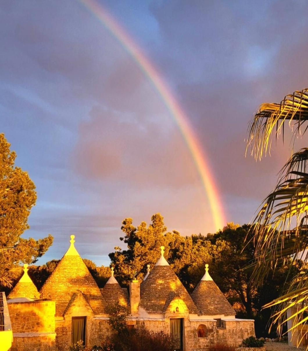 Trullo Bosco Libero Ostuniヴィラ エクステリア 写真