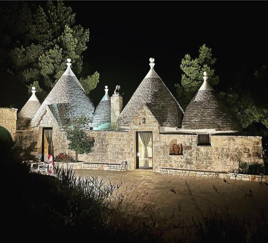 Trullo Bosco Libero Ostuniヴィラ エクステリア 写真